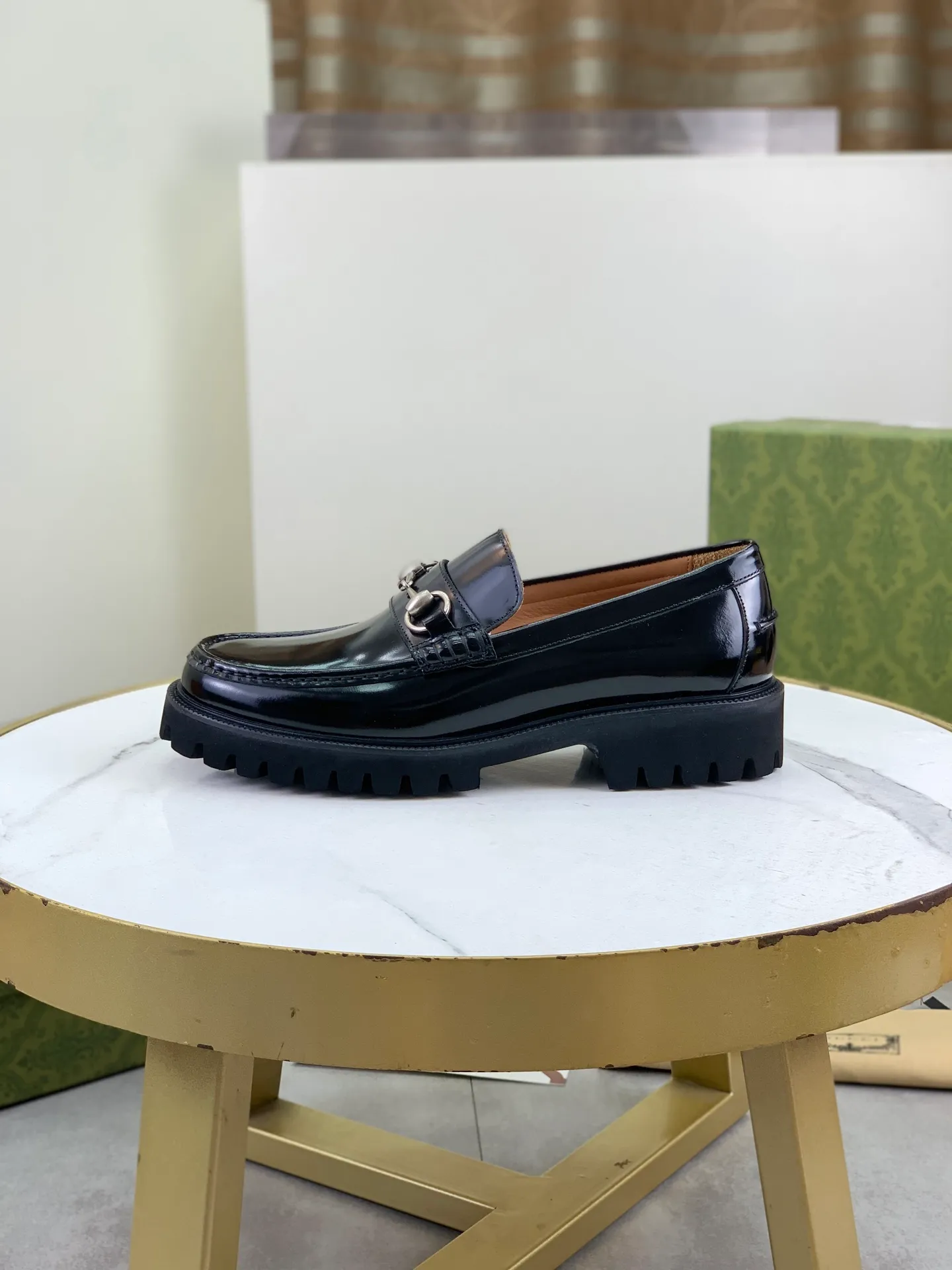 Factory price P840 💰💎💎💎Top version (original foam outsole) Brand: [GUCCi] Gucci's new business formal casual leather shoes Standard code: Men's size 39–45 (38 needs to be customized) Grade: Same style as the official website Original order quality Materials: Original open-edge beaded calfskin Water-dyed cowhide lining Original lightweight foam outsole Style category: Men's fashion Formal casual leather shoes, slip-on men's shoes series, young and fashionable, European and American trends, British style, casual matching, comfortable feet, color: multiple colors available, actual picture